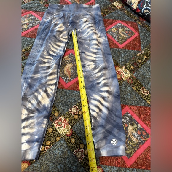 Tory Burch Sport seamless tie dye leggings. Navy w/white tie dye. Sz.  Medium. - Picture 11 of 15